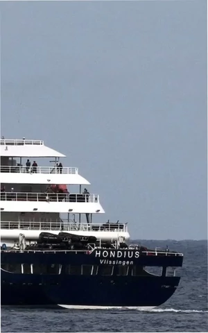 Круизный лайнер MV Hondius готовится к прибытию на остров Тенерифе