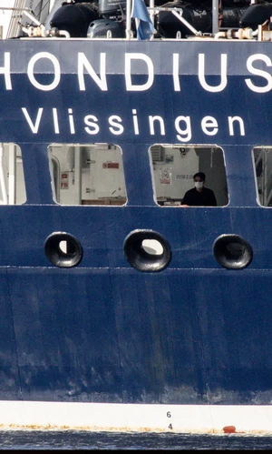 Круизный лайнер MV Hondius прибыл на Тенерифе. Пассажиров проверяют на хантавирус