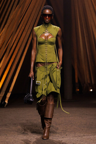 Alexander McQueen весна-лето 2026
