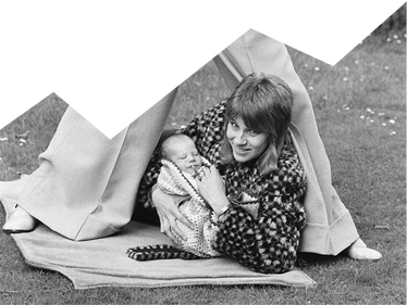 Дэвид Боуи c женой Энджи и сыном Зоуи, 1971