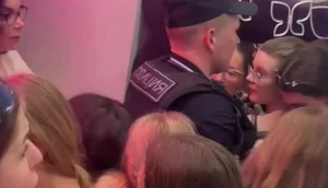 Раздача косметики Mixit в центре Москвы закончилась давкой и приездом Росгвардии