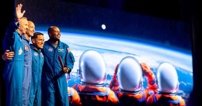 Nasa Артемида 3 Лука Пармитано, Андре Дуглас, Фрэнк Рубио, Рэнди Бресник