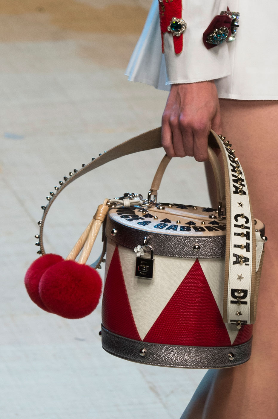 Dolce%20%26%20Gabbana%2C%20%3Cbr%3E%u0432%u0435%u0441%u043D%u0430-%u043B%u0435%u0442%u043E%202017%20
