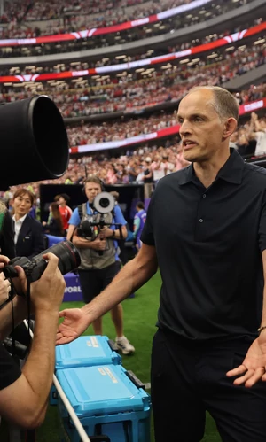 Тренер сборной Англии пожаловался на фотографов FIFA 2026