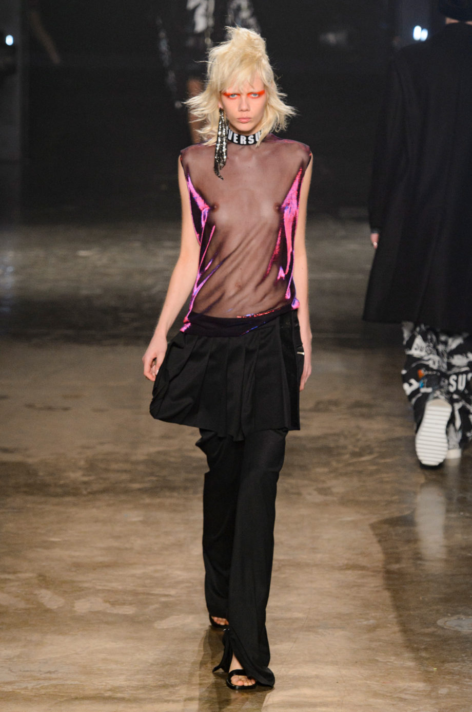 Versus%20Versace%2C%20%u043E%u0441%u0435%u043D%u044C-%u0437%u0438%u043C%u0430%202017/2018