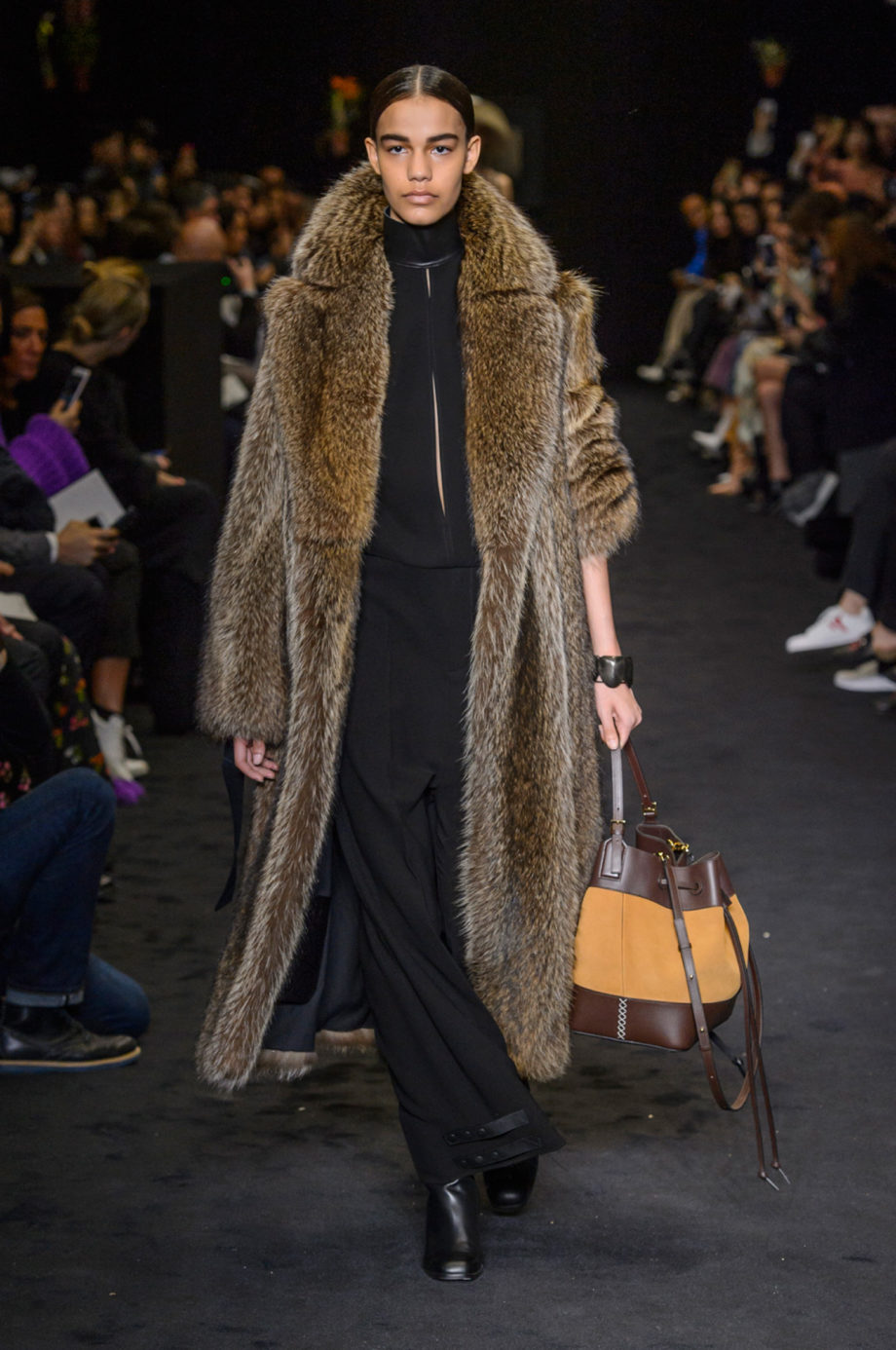 Loewe%2C%20%u043E%u0441%u0435%u043D%u044C-%u0437%u0438%u043C%u0430%202017/2018