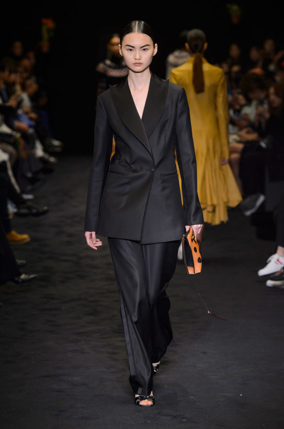Loewe%2C%20%u043E%u0441%u0435%u043D%u044C-%u0437%u0438%u043C%u0430%202017/2018