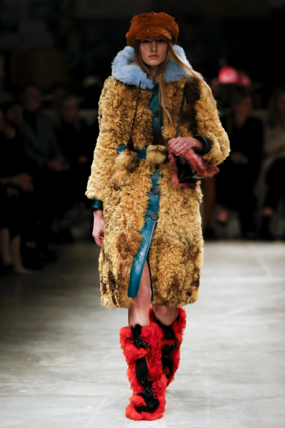 Prada%2C%20%u043E%u0441%u0435%u043D%u044C-%u0437%u0438%u043C%u0430%202017/2018