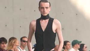 Прозрачные ботинки, микрошорты и плащ на голое тело. Saint Laurent показали новую мужскую коллекцию 