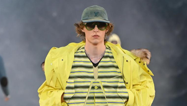 Тележки на пляже и доски для серфинга: Louis Vuitton представили мужскую коллекцию