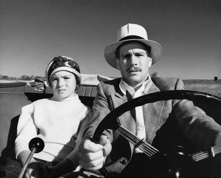 5 Татум О’Нил и Райан О’Нил в фильме _Бумажная луна_ (1973)