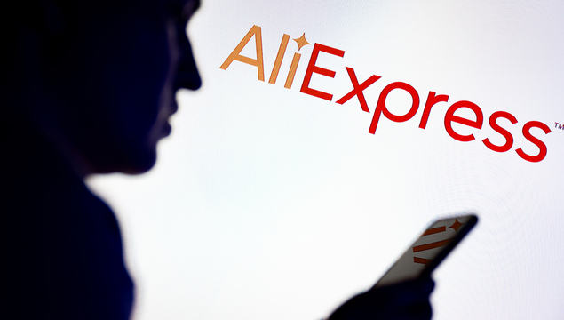 Еврокомиссия оштрафовала AliExpress за поддельные товары, небезопасные игрушки и косметику с вредными компонентами.