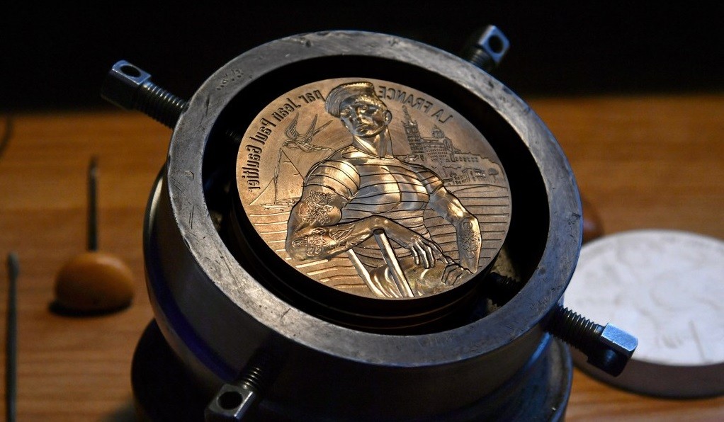 Жан-Поль Готье разработал дизайн коллекционных монет