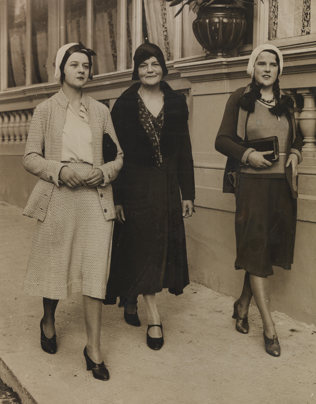 Кейт Мейрик с дочерьми, 1931