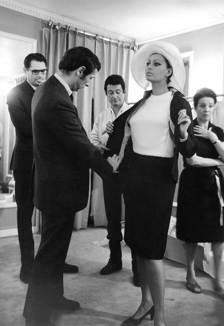 Софи Лорен в доме моды Dior, 1960 