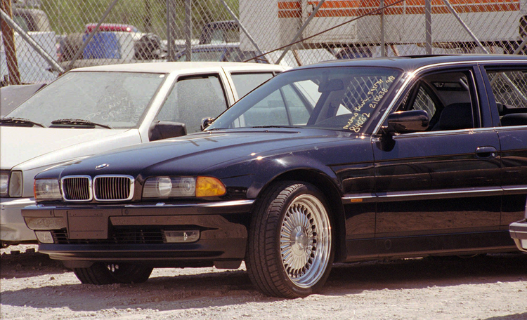 Автомобиль BMW, в котором был застрелен рэпер Тупак Шакур, 1996 Фото: AP/ТАСС