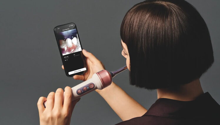 Dyson выпустил первую зубную щетку со встроенной камерой