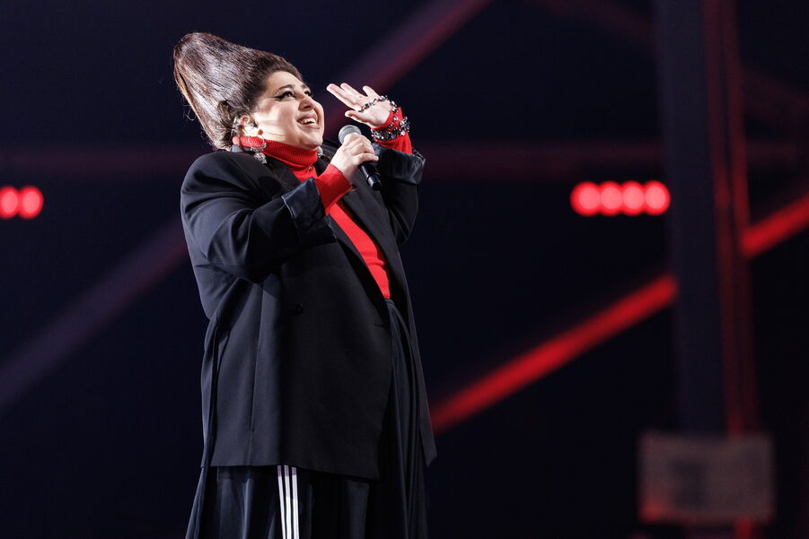 Выступление FLORA на «Новая волна 2026». Фото: Сергей Елагин/Бизнес Online/ТАСС
