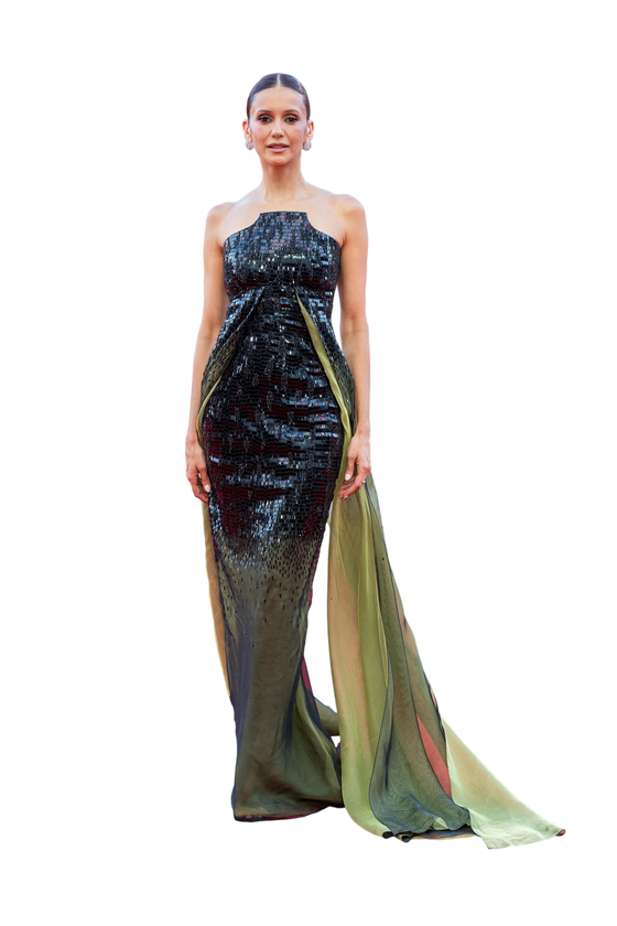 Нина Добрев в Armani Privé