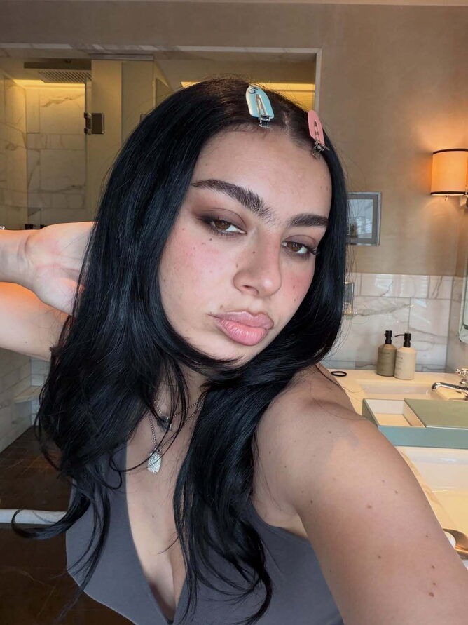 Charli%20XCX%20@charli_xcx