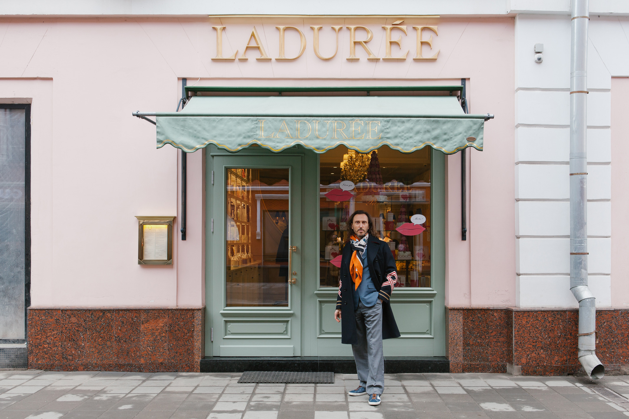 Birdie бронная. Laduree Москва малая Бронная. Кафе Laduree на малой Бронной. Ладури ресторан Москва Никольская. Французская кондитерская Москва Ладури.