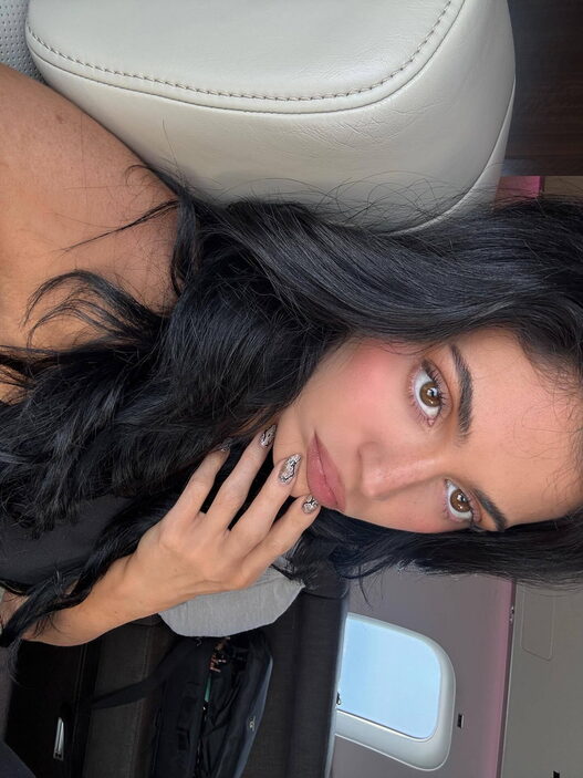 Осенний и зимний маникюр Кайли Дженер @kyliejenner