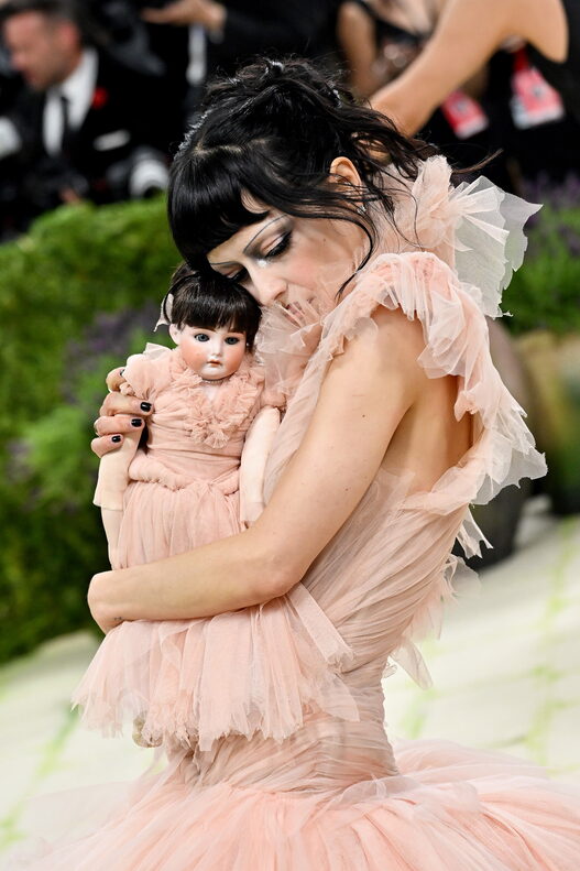 Мария Зардойя (The Marías) на Met Gala 2026