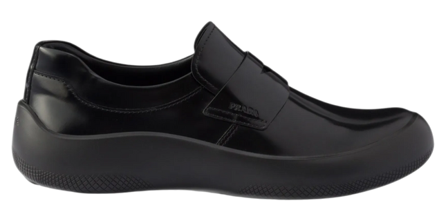 Prada, 111 900 ₽