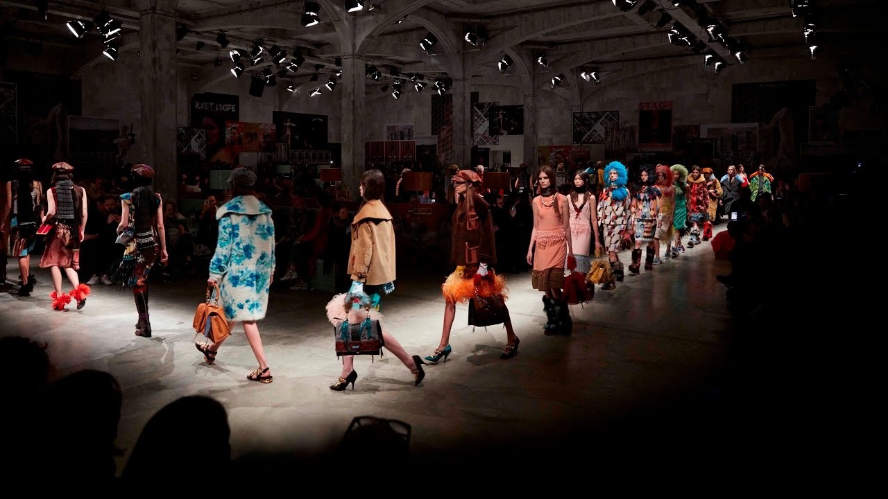 Prada впервые покажут круизную коллекцию в рамках шоу в Милане