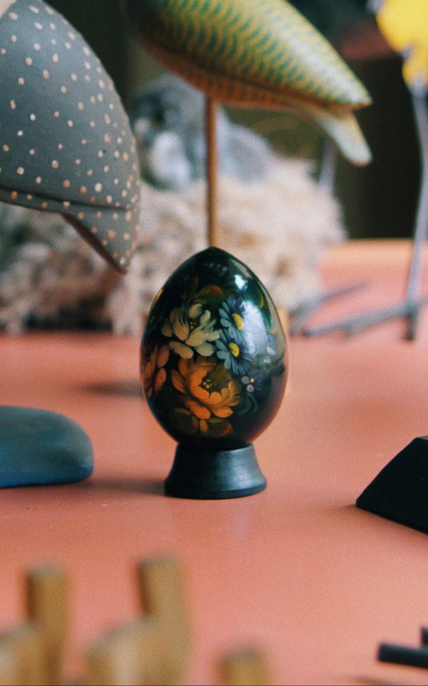 Чудеса вне трендов: сувенирное яйцо с росписью