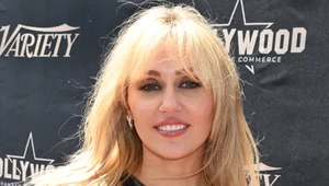 Майли Сайрус возглавила американский чарт Billboard 200