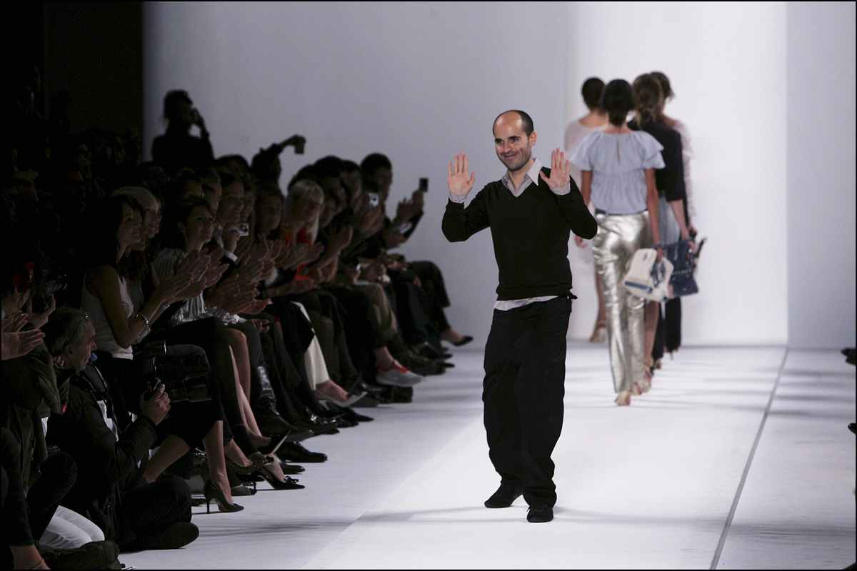 Хосе Энрике Онья Сельфа на показе Loewe весна-лето 2006
