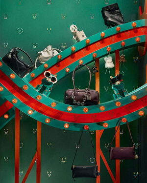 Праздничные витрины Casa Loewe в мадриде, 2025 © Loewe