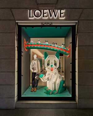 Праздничные витрины Casa Loewe в мадриде, 2025 © Loewe
