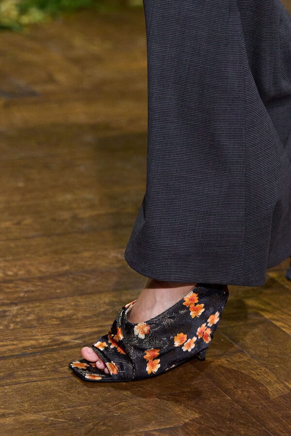 Maison%20Margiela%20%u0432%u0435%u0441%u043D%u0430-%u043B%u0435%u0442%u043E%202027