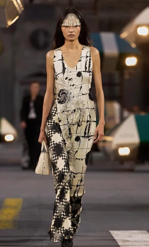 Louis Vuitton завершил Неделю моды в Париже. Новая коллекция посвящена искусству путешествий