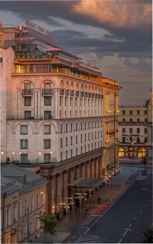Московский отель Ararat Park Hyatt Moscow отмечает 24-летие