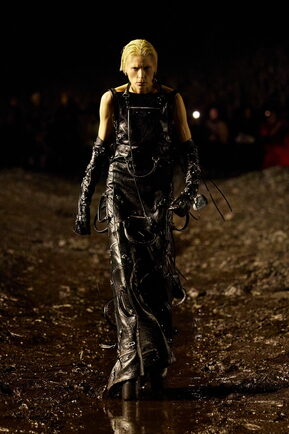 Balenciaga весна-лето 2023