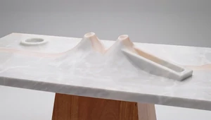 От качелей до дверей: лучшее с ярмарок Art Basel Paris, PAD London и Design Miami Paris