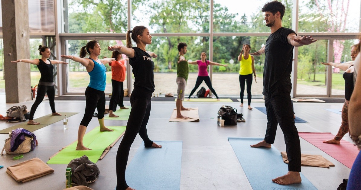 Музей «Гараж» и Uniqlo проведут серию мастер-классов по йоге