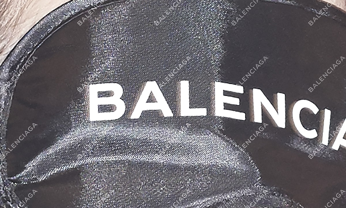 У Balenciaga новый логотип