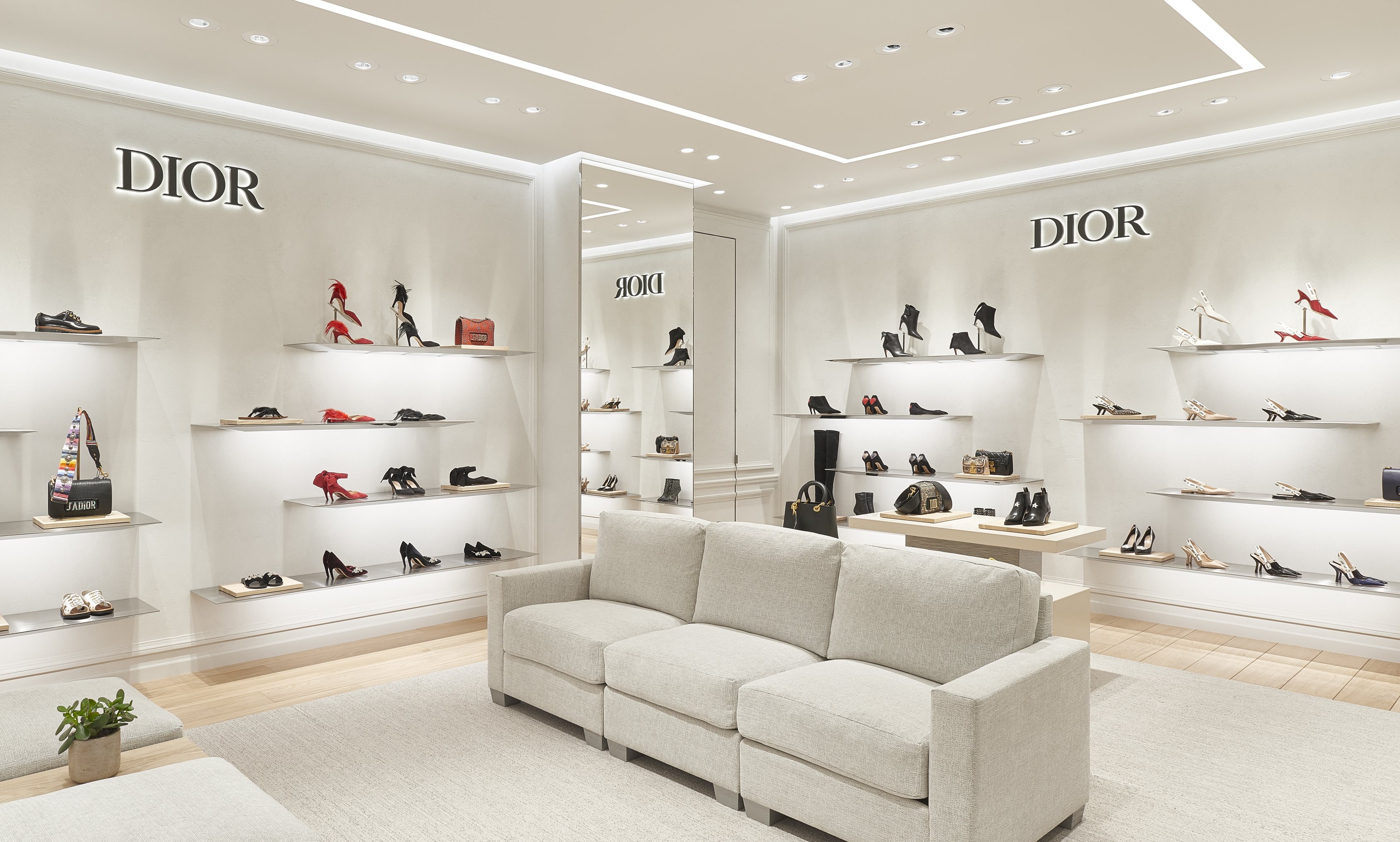 В ЦУМе открылись три корнера Dior
