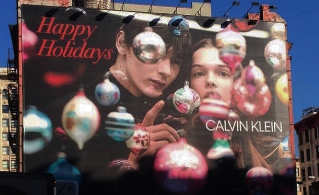 Calvin Klein поздравили жителей Нью-Йорка с Рождеством