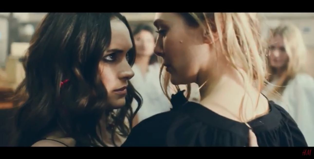 Вайнона Райдер и Элизабет Олсен танцуют в новом видео H&M 