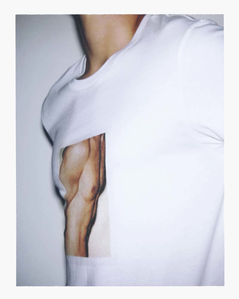 CALVIN%20KLEIN%20UNDERWEAR%20S/S%20Crewneck%2C%20Printed%20Artwork%3A%20Andy%20Warhol%2C%20Torso%2C%201977%20%A9/%AE/%u2122%20The%20Andy%20Warhol%20Foundation%20for%20the%20Visual%20Arts%2C%20Inc.