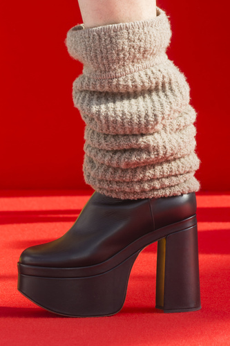 VIVIENNE%20WESTWOOD%20%3Cbr%3E%u041E%u0421%u0415%u041D%u042C-%u0417%u0418%u041C%u0410%202018