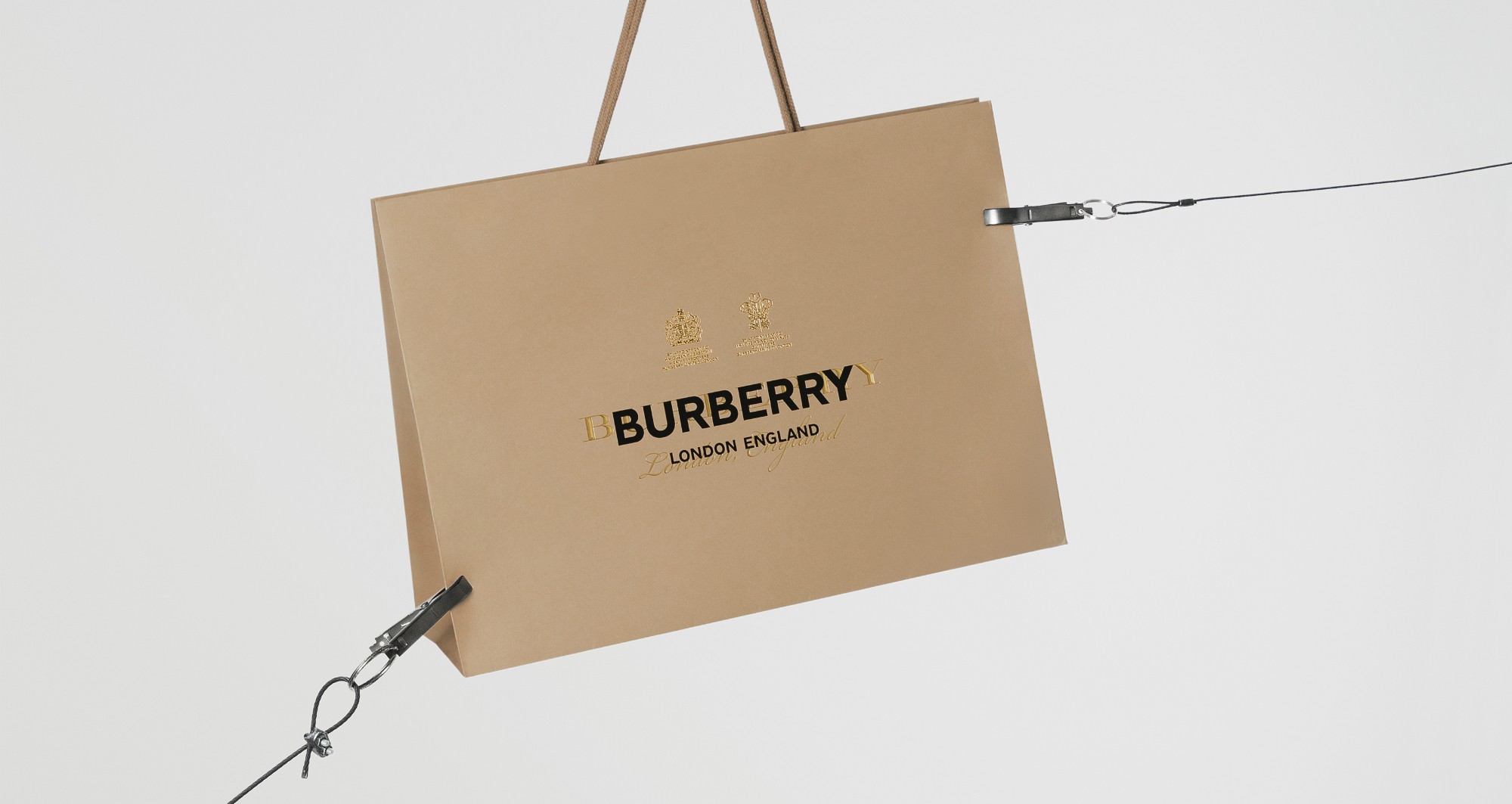 Вещи из новой коллекции Burberry можно будет купить через серию релизов в Instagram