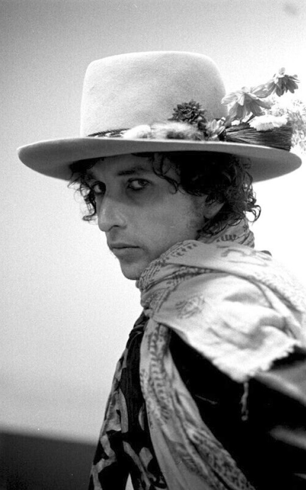 Безумный шляпник: невероятные головные уборы Боба Дилана