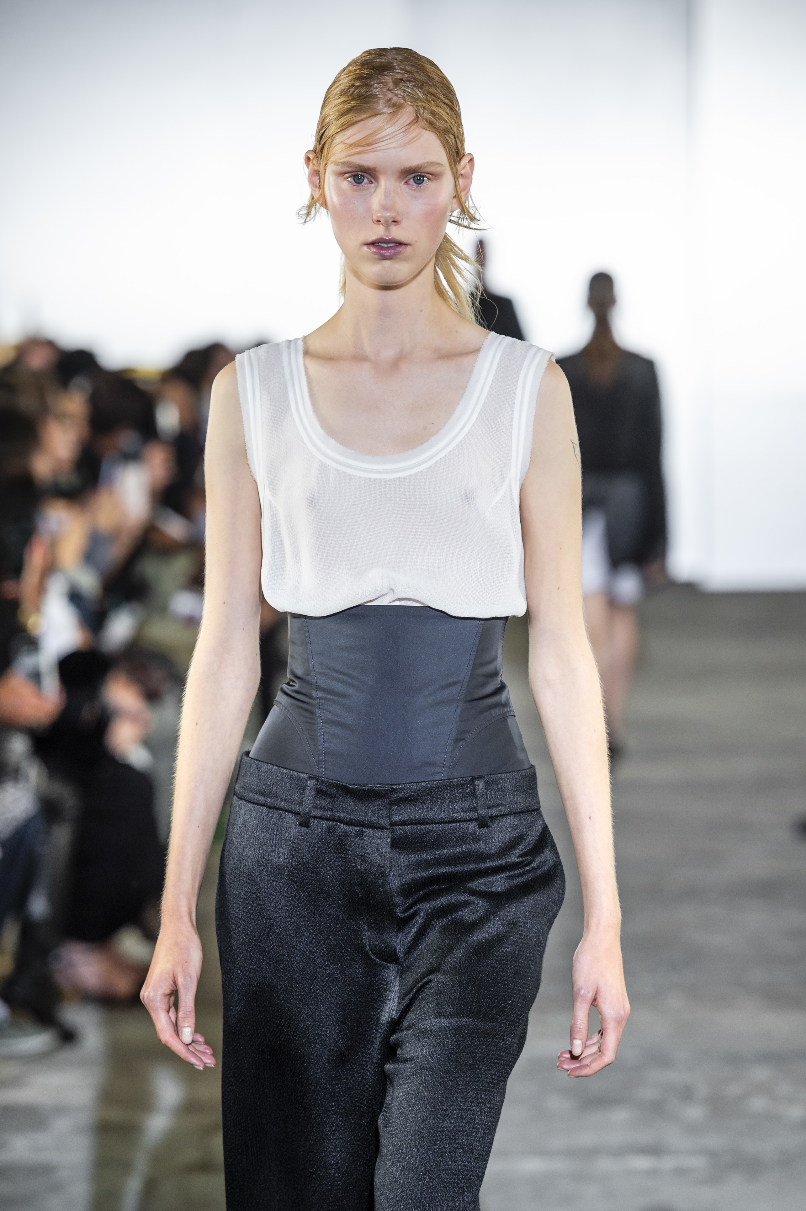 Тренд будущей осени: глиттерные маски, как на показе Giambattista Valli картинки Тренд будущей осени: глиттерные маски, как на показе Giambattista Valli картинки