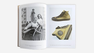 «Кроссовки. Культурная биография спортивной обуви» — о том, как удобная обувь стала модной